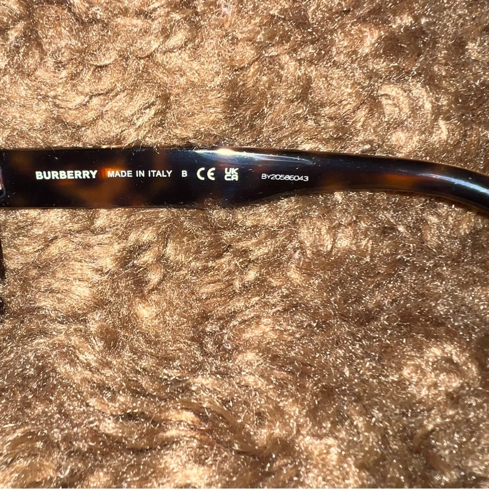 BURBERRY: Over square sunglasses - Picture 3 of 6